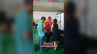 استقبل العملاء في ورشة العمل مع التشغيل الحقيقي للآلة والتفسيرات المهنية.